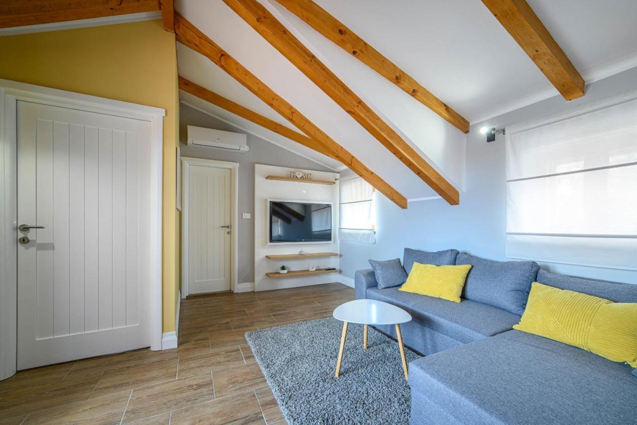 Apartments Orsula Near Old Town Шибеник Номер фото